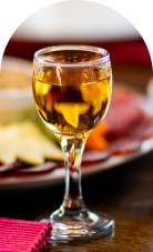 Casica domace rakije u restoranu Zavicaj Kraljevo