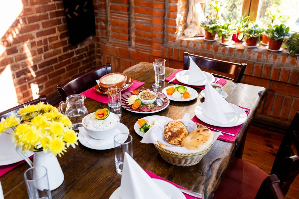 Domaci dorucak u restoranu Zavicaj Kraljevo spreman za goste