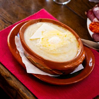 Kačamak sa kajmakom u restoranu Zavicaj Kraljevo