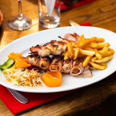 Rolovani pileći ražnjići u restoranu Zavicaj Kraljevo